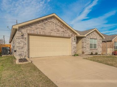10541 Rising Knoll Lane, Fort Worth, TX 76131