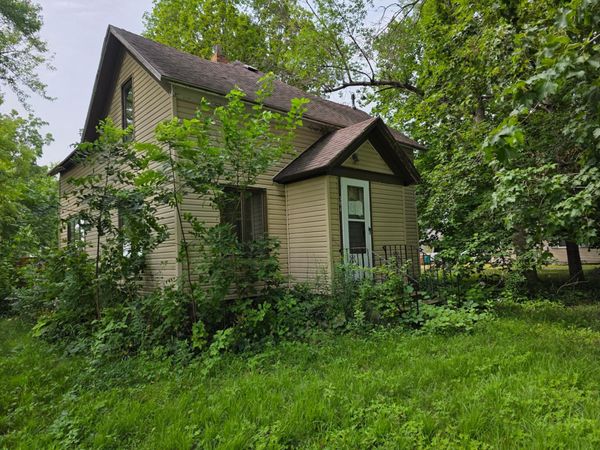 301 Main Street W, Clarks Grove, MN 56016