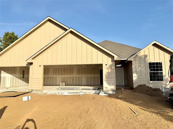 105 Shoshone Cove, Lake Kiowa, TX 76240