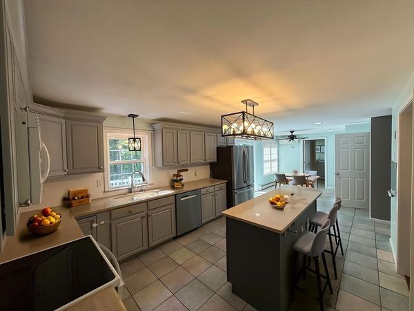 9 Bancroft St, Pepperell, MA 01463