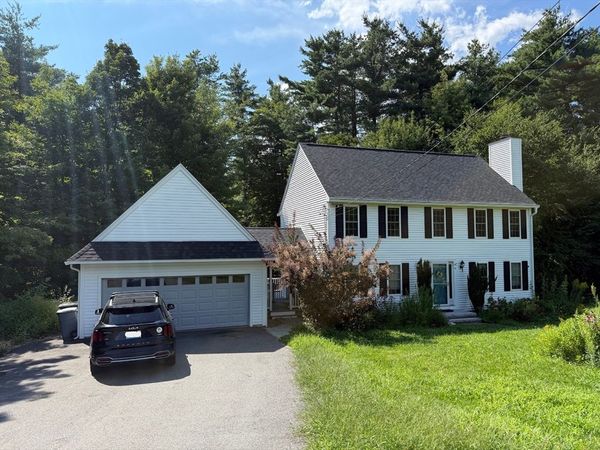 9 Bancroft St, Pepperell, MA 01463
