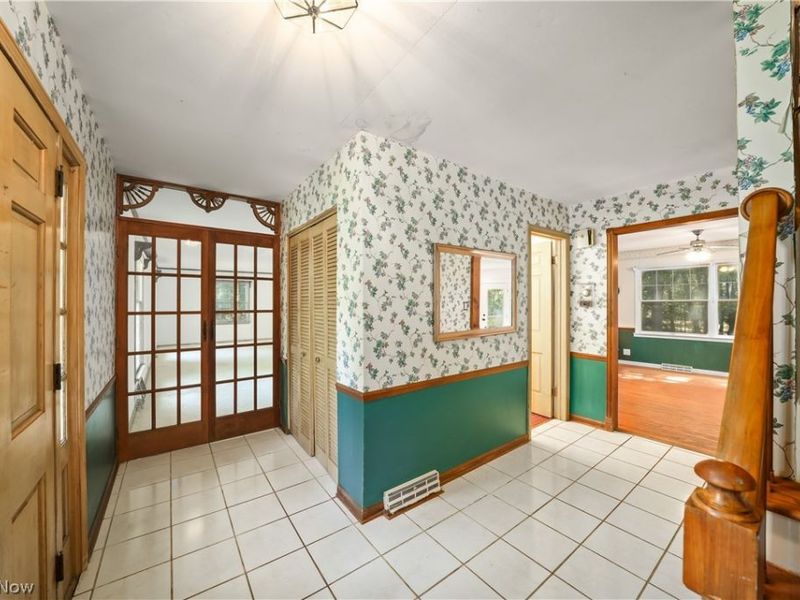 1091 Nina Lane, Akron, OH 44333 Photo 3