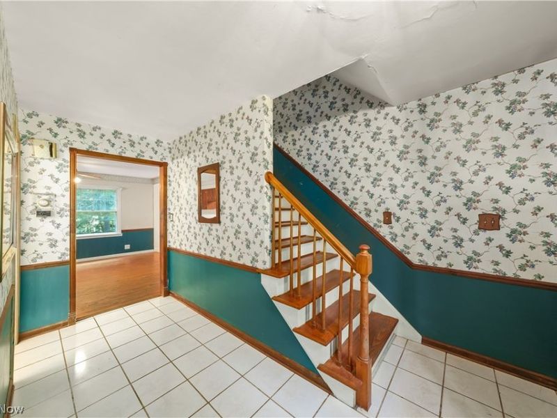 1091 Nina Lane, Akron, OH 44333 Photo 4