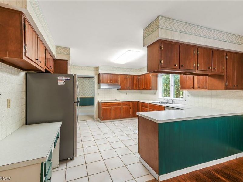 1091 Nina Lane, Akron, OH 44333 Photo 8