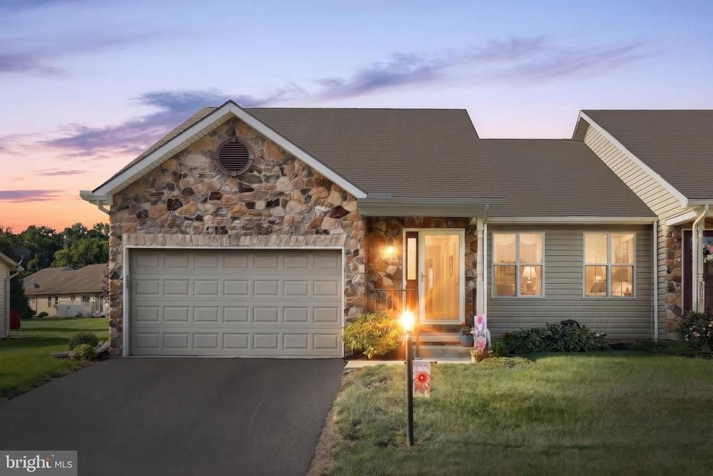 3025 BARLEY CIRCLE, DOVER, PA 17315