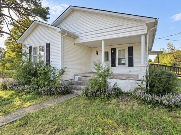 560 State Line Rd, Loretto, TN 38469