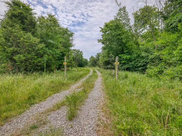 1901 Central Valley Rd, Murfreesboro, TN 37129
