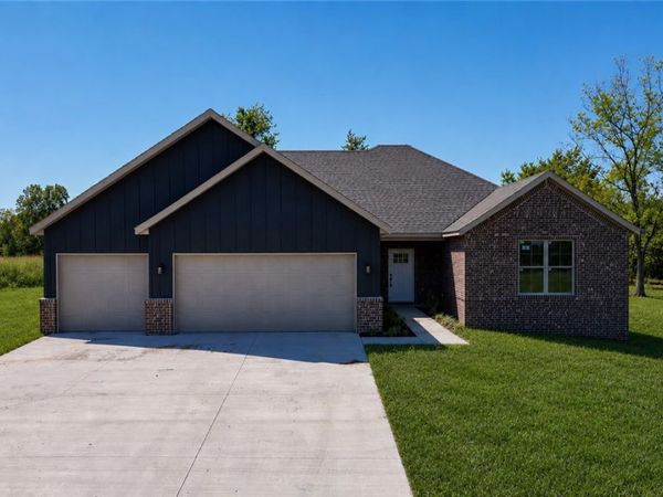5301 Tannerwood Cove , Gentry, AR 72734