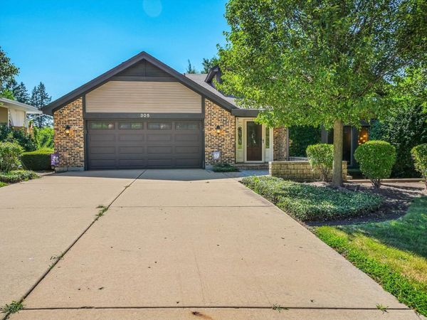 305 N Dale Avenue , McHenry, IL 60050