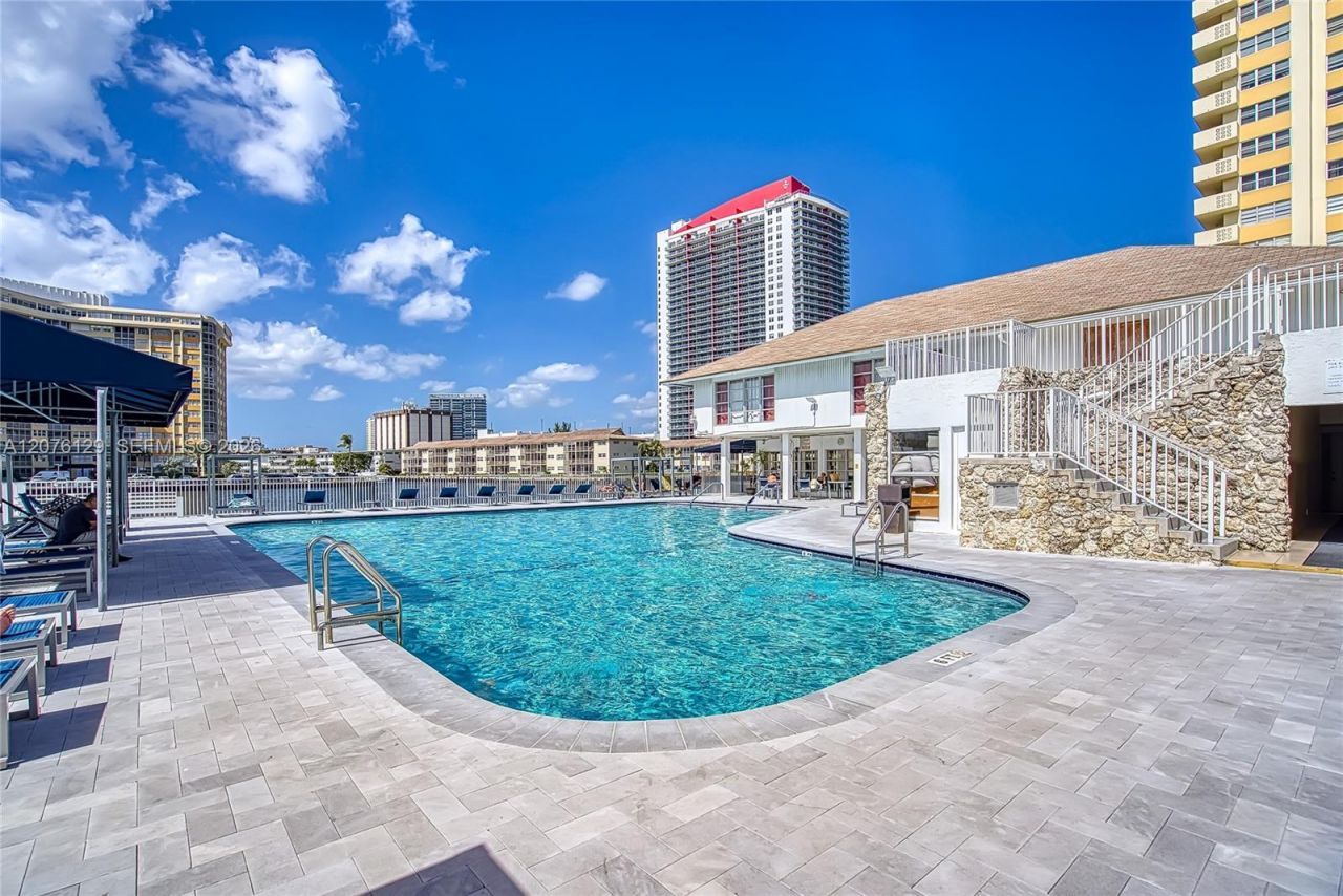 1833 S Ocean Dr , Unit 210, Hallandale Beach, FL 33009 Photo
