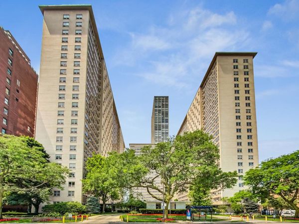 3950 N Lake Shore Drive , Unit 2202, Chicago, IL 60613
