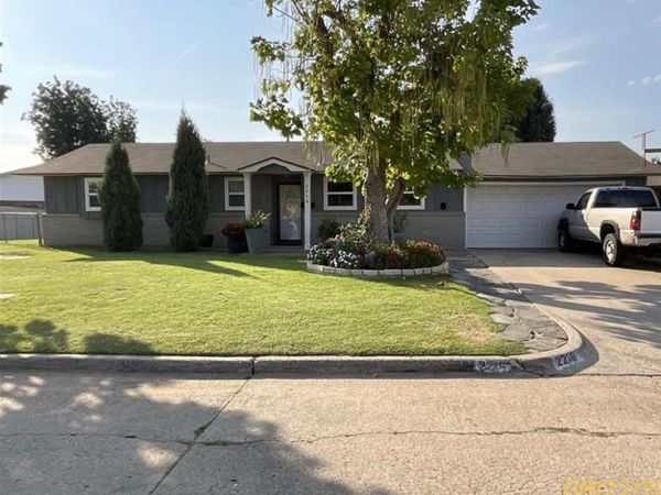 2216 N Mueller Avenue, Bethany, OK 73008