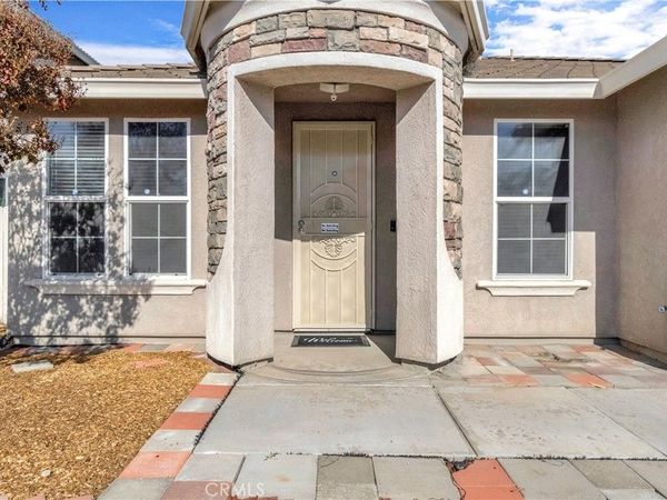 1049 Stanford Avenue, Madera, CA 93637