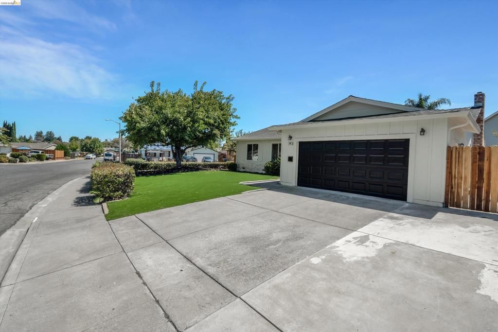 304 Huntington Dr, Antioch, CA 94509 Main Photo