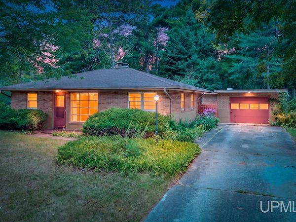 5328 12th Road, Escanaba, MI 49829