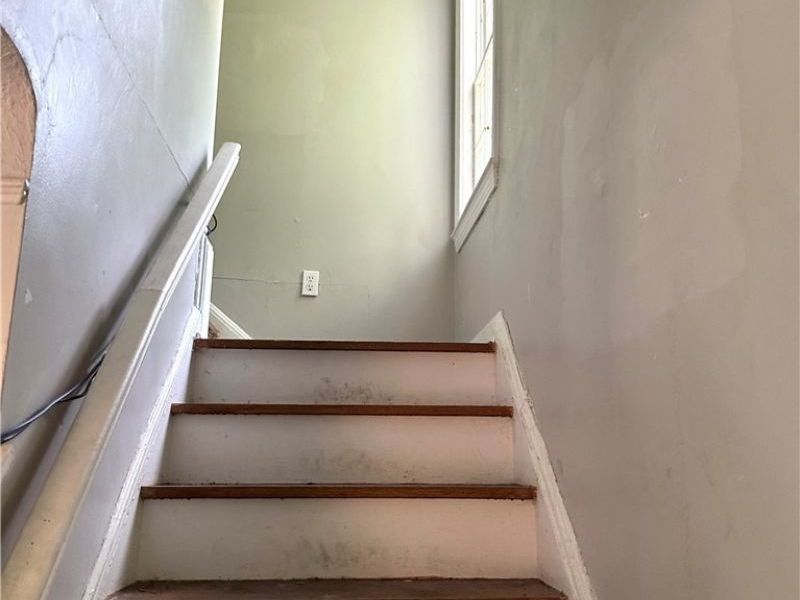 17519 Throckley Avenue, Cleveland, OH 44128 Photo 11