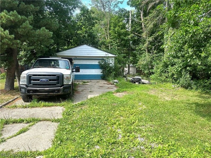 17519 Throckley Avenue, Cleveland, OH 44128 Photo 6
