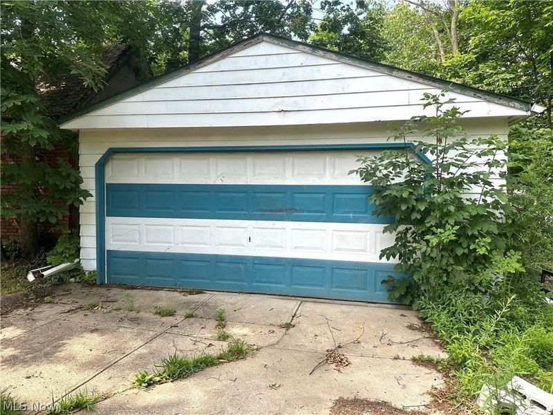 17519 Throckley Avenue, Cleveland, OH 44128 Photo 7