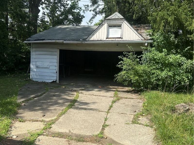 16015 S Lotus Drive, Cleveland, OH 44128 Photo 3
