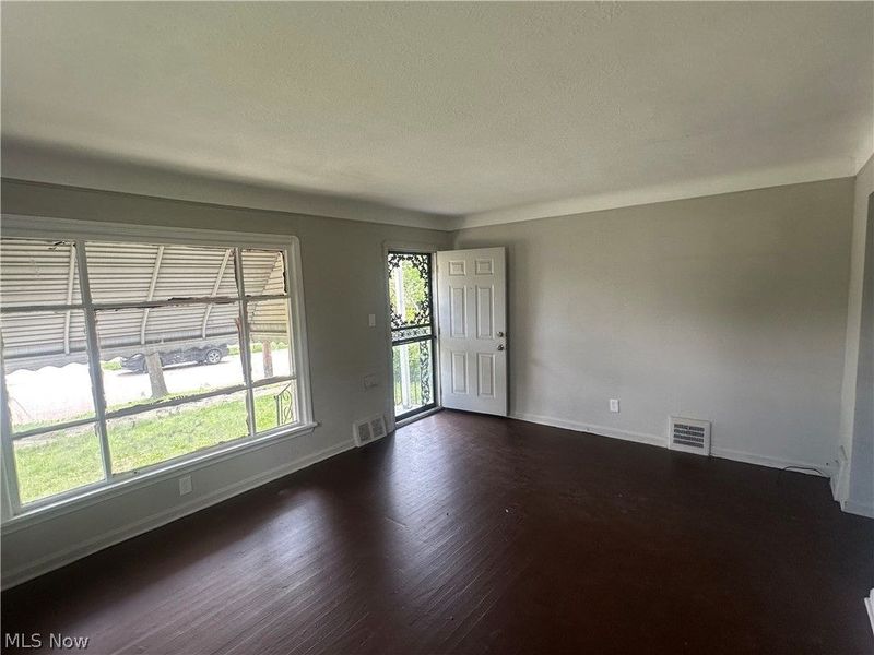 16015 S Lotus Drive, Cleveland, OH 44128 Photo 8