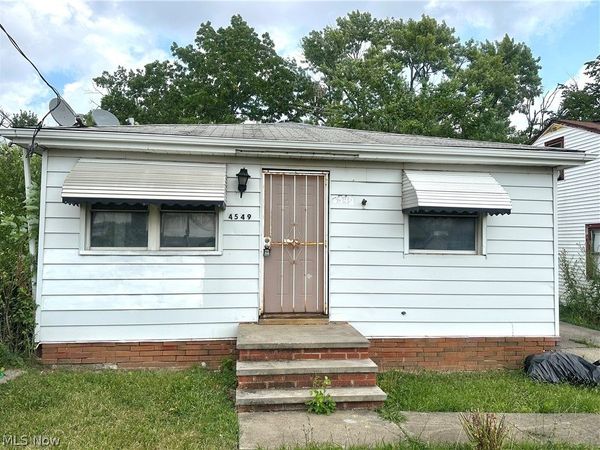 4549 Lee Road, Cleveland, OH 44128