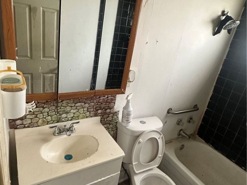 4549 Lee Road, Cleveland, OH 44128 Photo 13