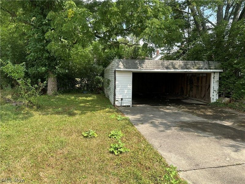 4549 Lee Road, Cleveland, OH 44128 Photo 6