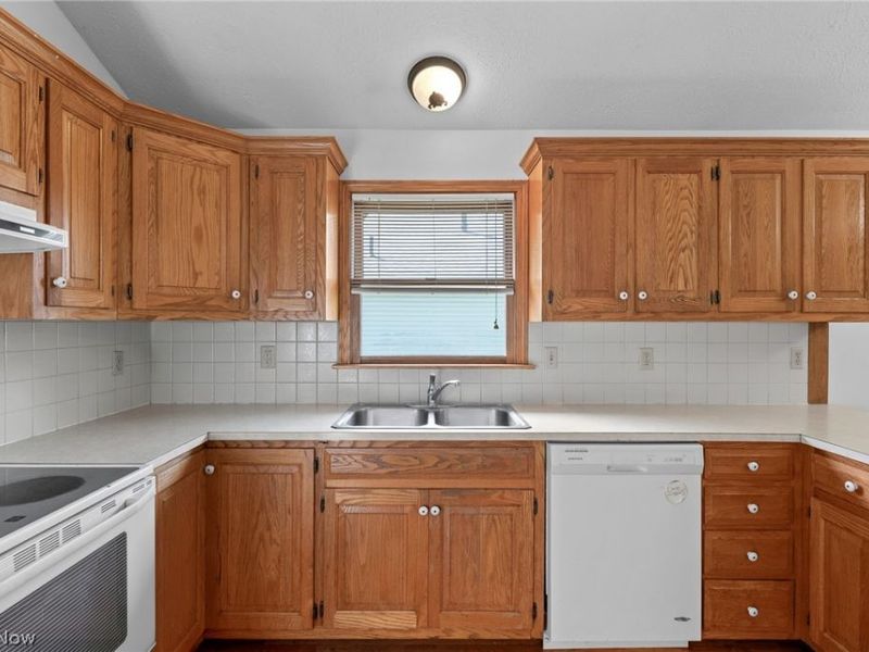 1532 Ellesmere Avenue NW, North Canton, OH 44720 Photo 11