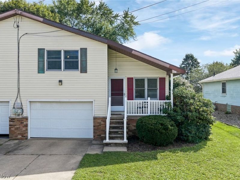 1532 Ellesmere Avenue NW, North Canton, OH 44720 Photo 3