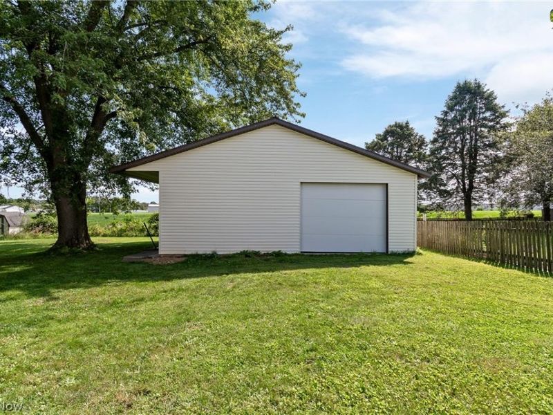 1532 Ellesmere Avenue NW, North Canton, OH 44720 Photo 4