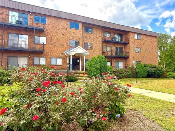181 Littleton Rd, Unit 212, Chelmsford, MA 01824