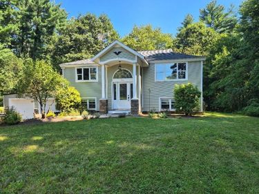 511 Michael Sears Rd, Belchertown, MA 01007