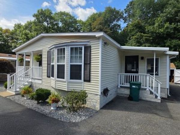 16 Kylee Dr, Plainville, MA 02762