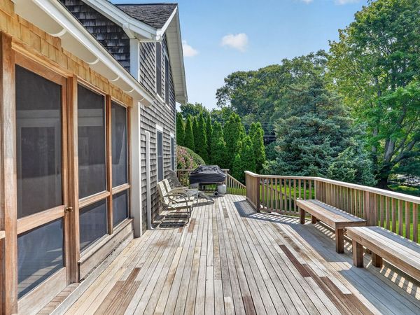 88 Franklin Street, Vineyard Haven, MA 02568