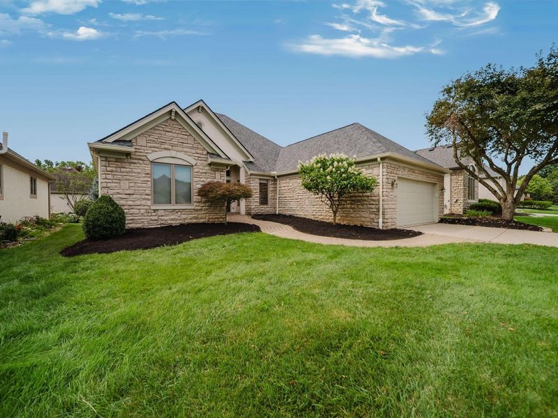 669 Slemmons Drive, Columbus, OH 43235 Photo 2