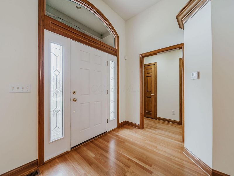 669 Slemmons Drive, Columbus, OH 43235 Photo 5
