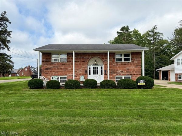 813 S Nickelplate Street , Louisville, OH 44641