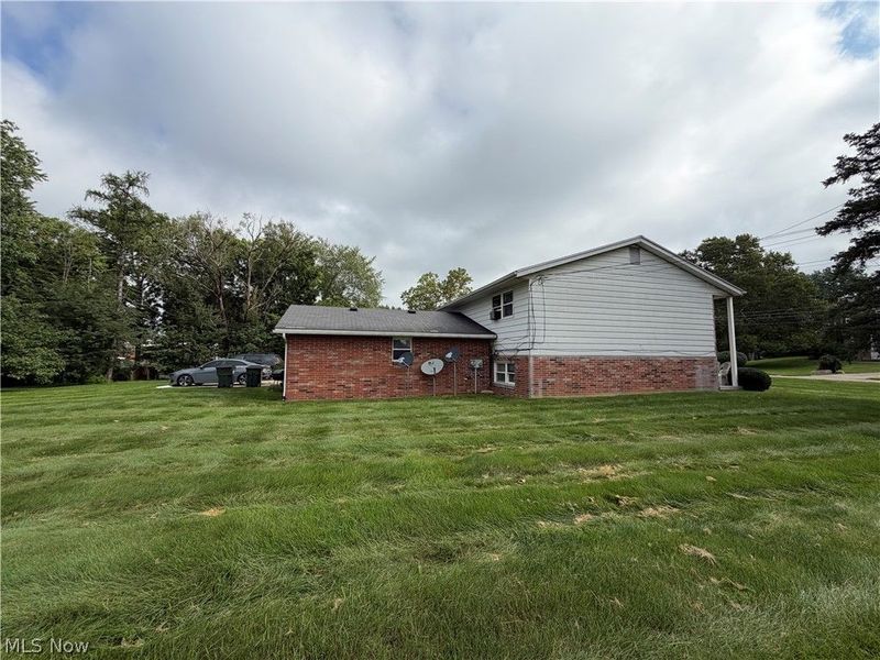 813 S Nickelplate Street, Louisville, OH 44641 Photo 10