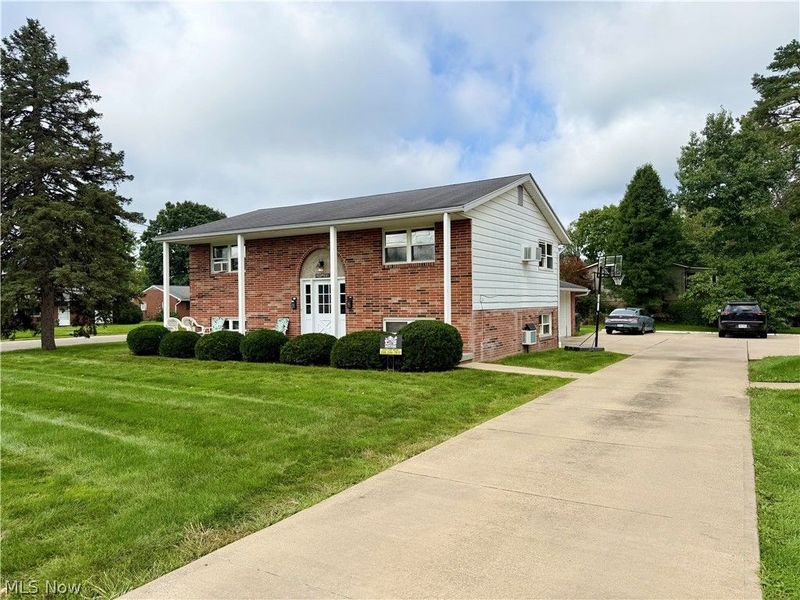 813 S Nickelplate Street, Louisville, OH 44641 Photo 2