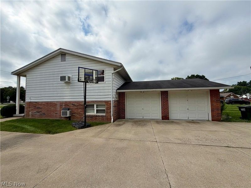 813 S Nickelplate Street, Louisville, OH 44641 Photo 3