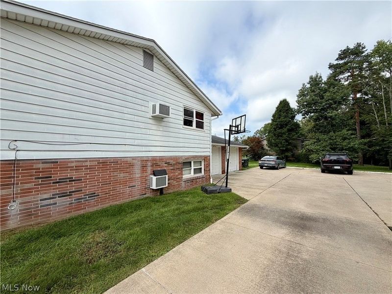 813 S Nickelplate Street, Louisville, OH 44641 Photo 4
