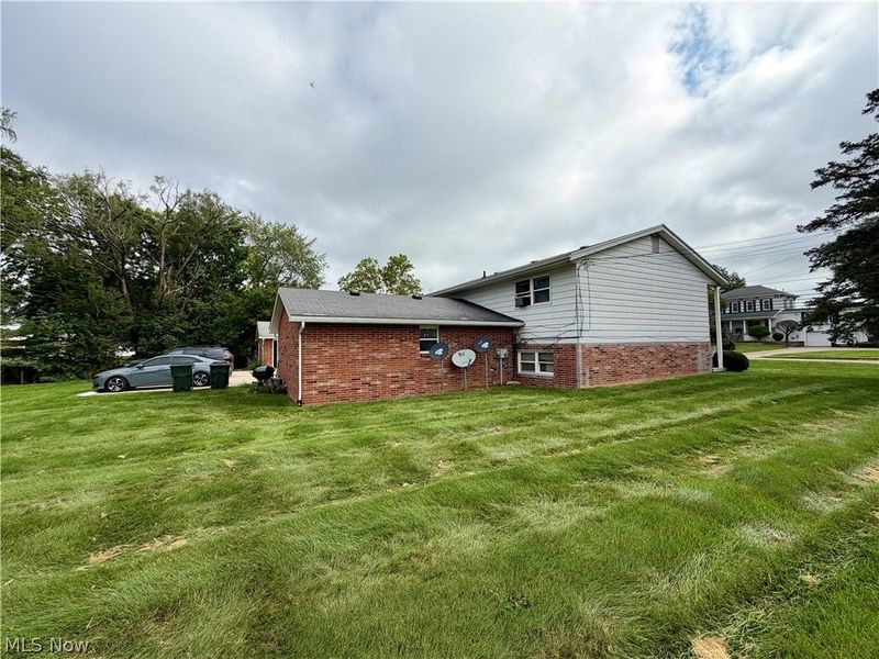 813 S Nickelplate Street, Louisville, OH 44641 Photo 9
