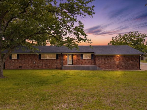 219 E Ozark Street , Morris, OK 74445