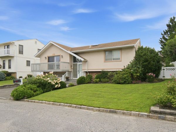 5 Willow Street , Bayville, NY 11709
