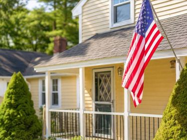 2 Bartlett Ave, Duxbury, MA 02332