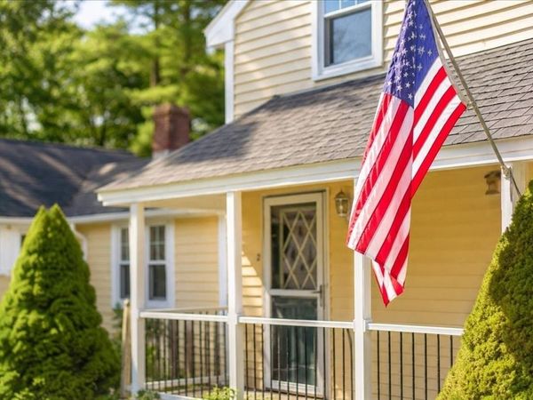 2 Bartlett Ave, Duxbury, MA 02332