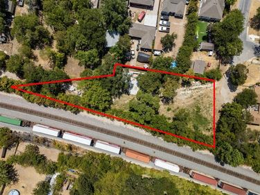 15 Wilkes Avenue , Dallas, TX 75227