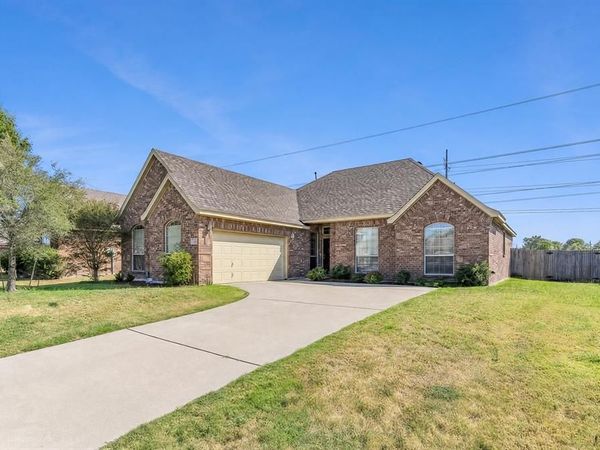 212 Goldeneye Drive, DeSoto, TX 75115