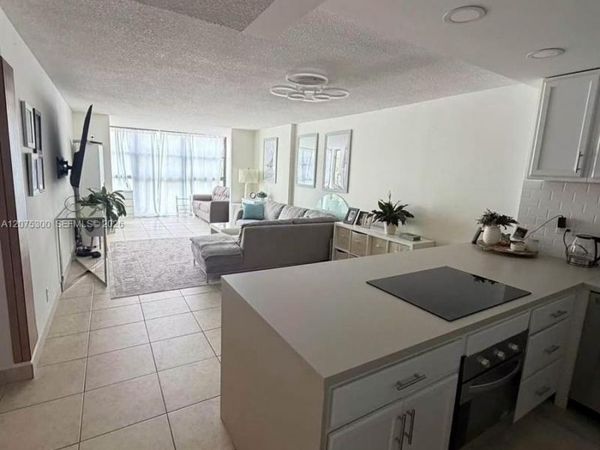 200 Leslie Dr , Unit 427, Hallandale Beach, FL 33009