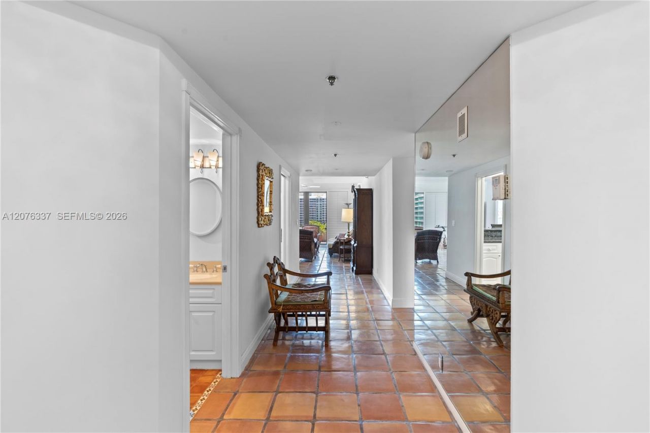 201 Crandon Blvd, Unit 707, Key Biscayne, FL 33149 Photo